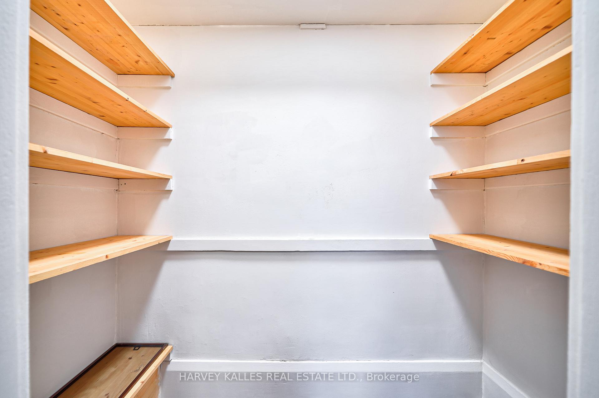 1074 St Clair Avenue W 4, Toronto Unit: 4