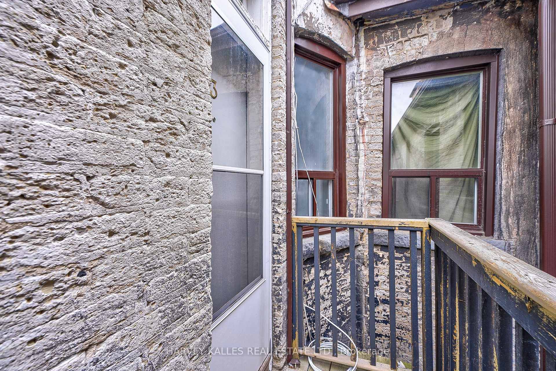 1074 St Clair Avenue W 4, Toronto Unit: 4
