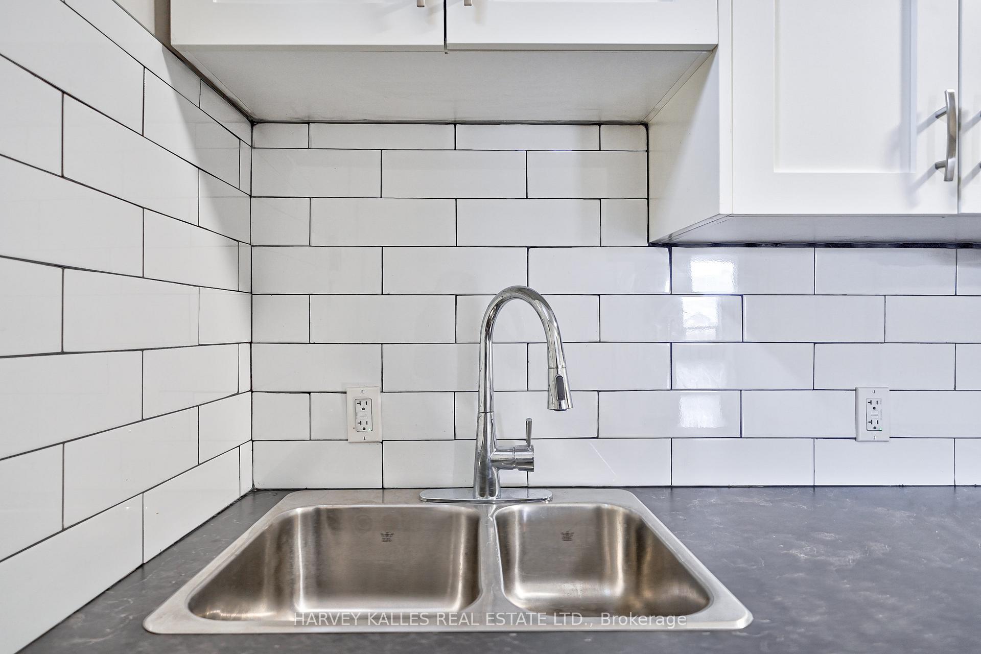 1074 St Clair Avenue W 4, Toronto Unit: 4
