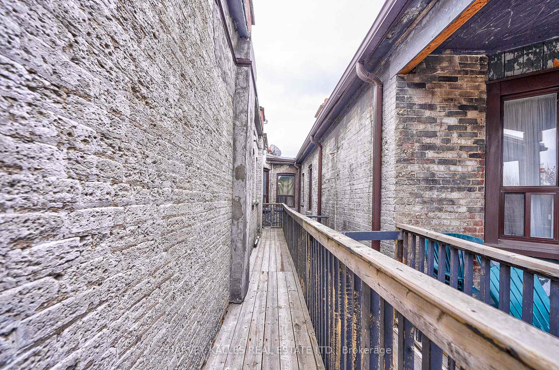 1074 St Clair Avenue W 4, Toronto Unit: 4