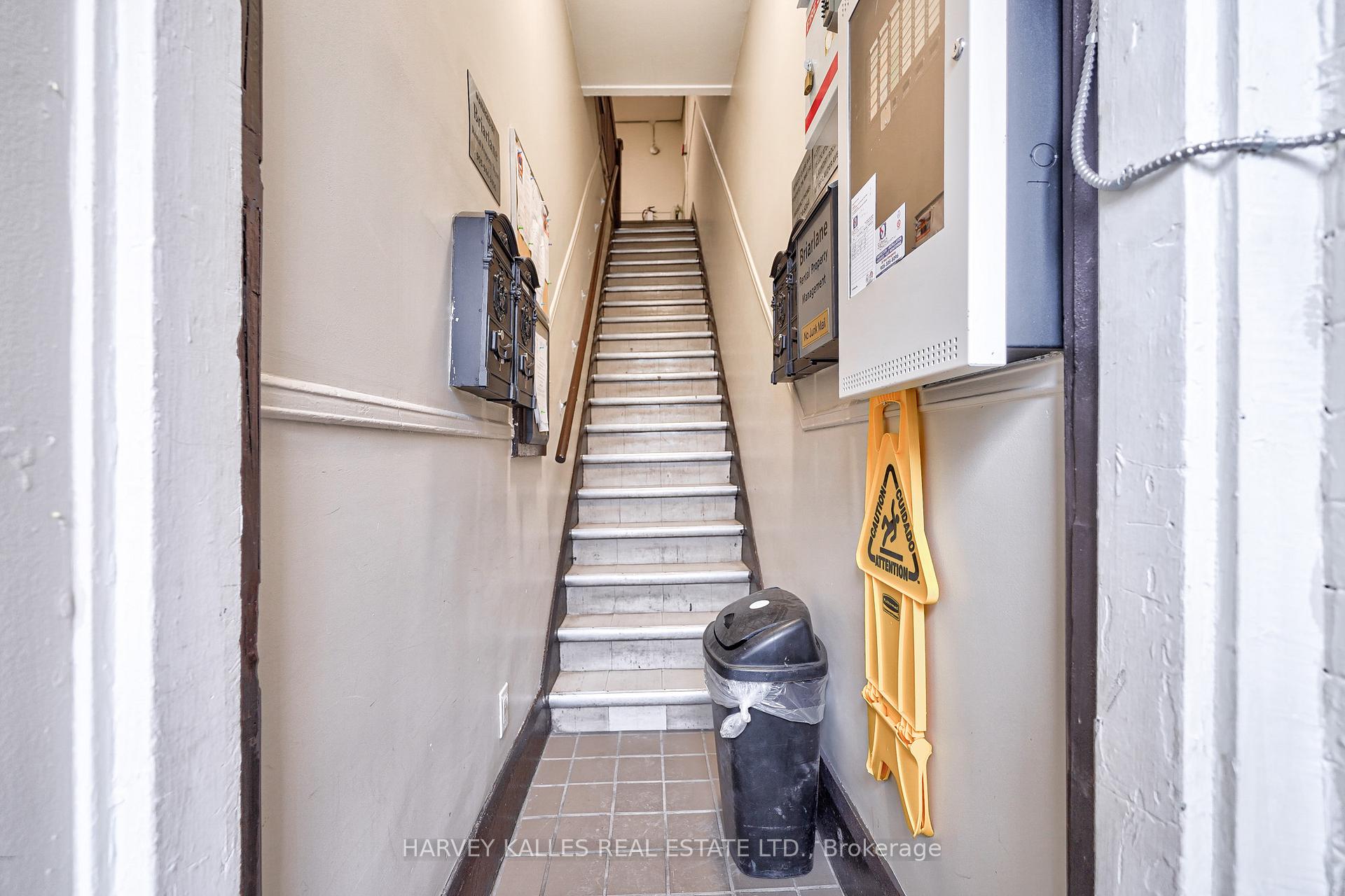1074 St Clair Avenue W 4, Toronto Unit: 4
