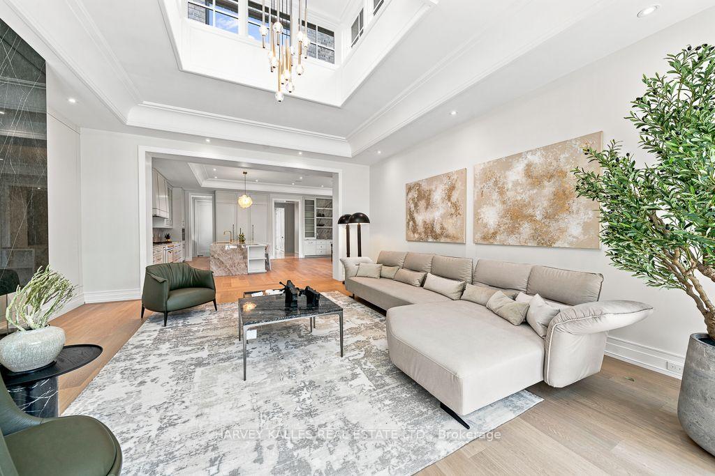 204 Forest Hill Road, Toronto