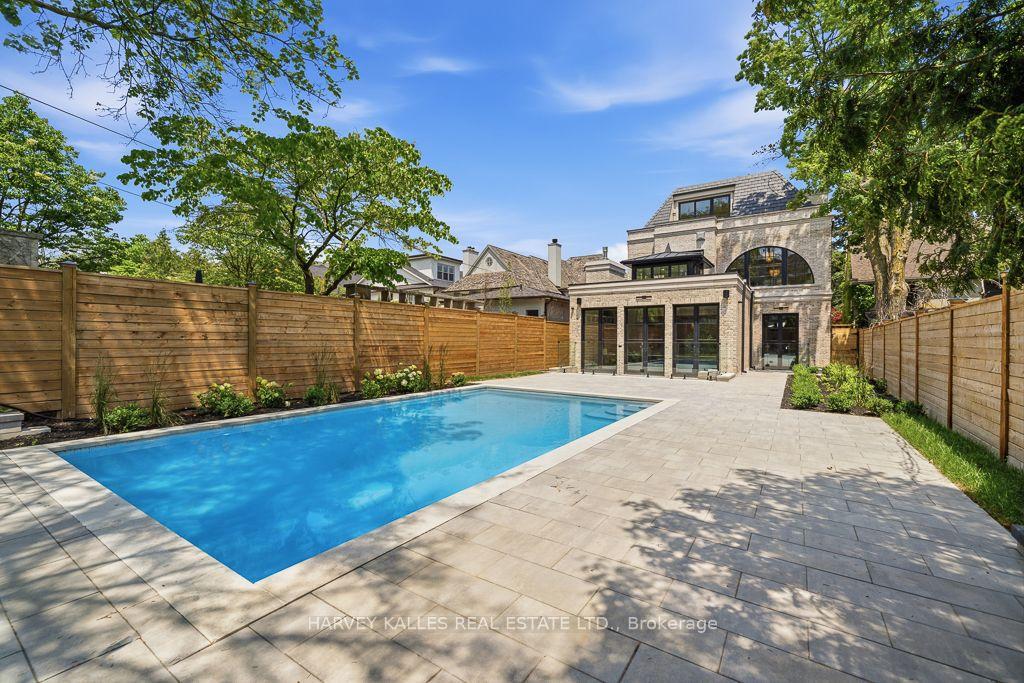 204 Forest Hill Road, Toronto
