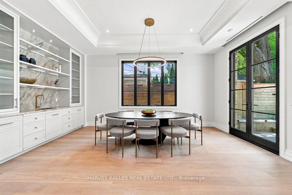 204 Forest Hill Road, Toronto