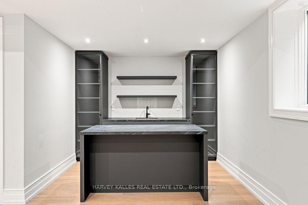 204 Forest Hill Road, Toronto
