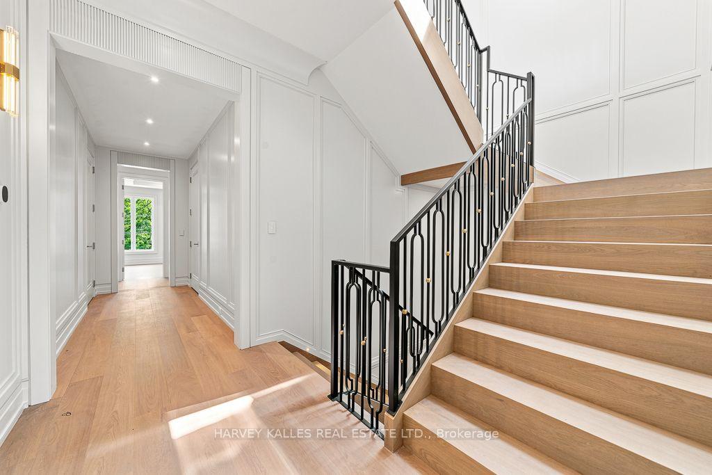 204 Forest Hill Road, Toronto