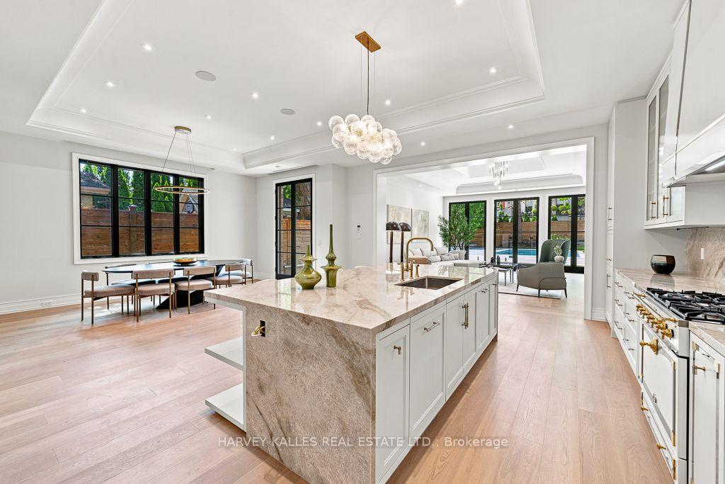 204 Forest Hill Road, Toronto