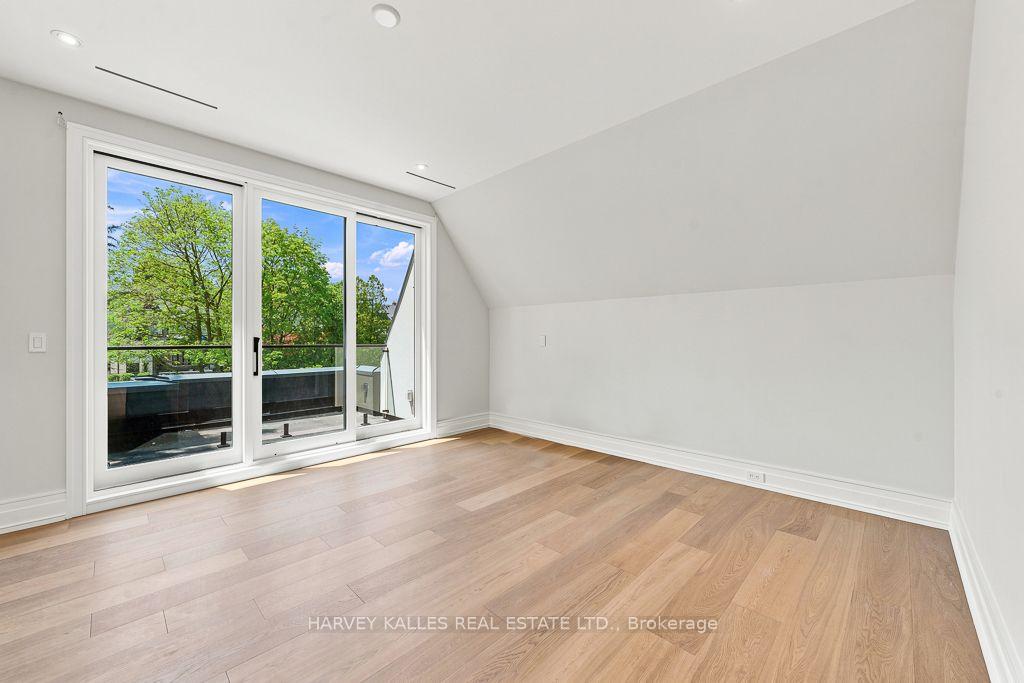 204 Forest Hill Road, Toronto