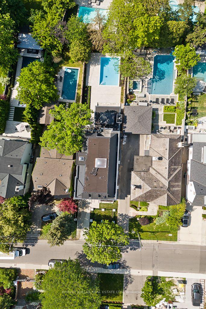 204 Forest Hill Road, Toronto