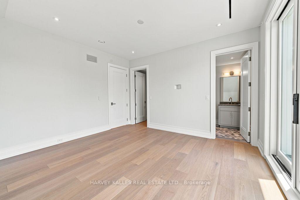 204 Forest Hill Road, Toronto