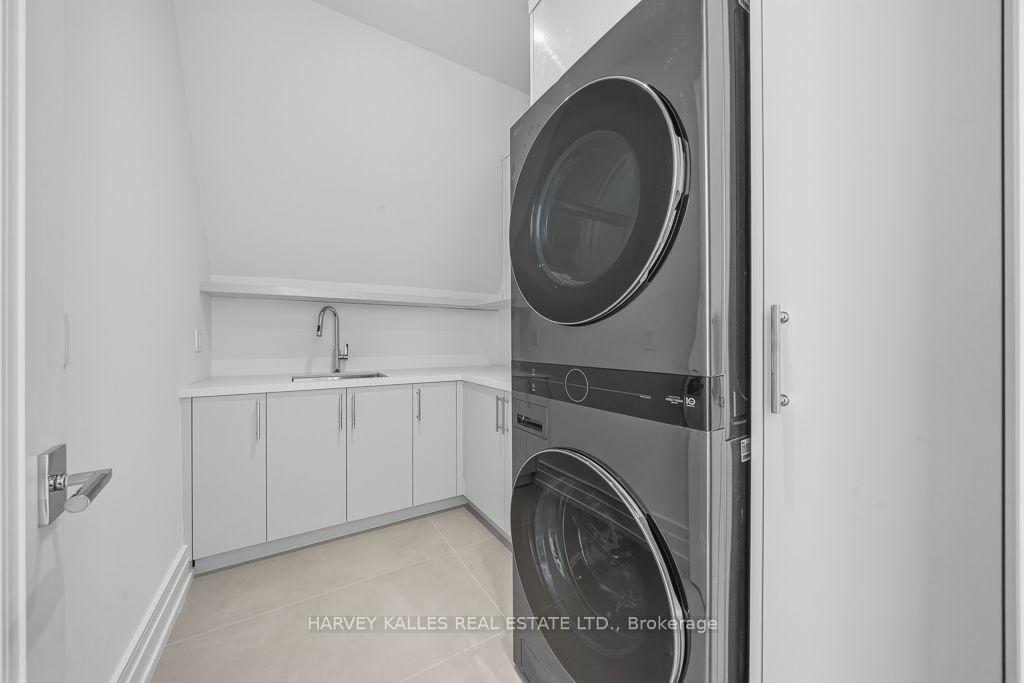 204 Forest Hill Road, Toronto