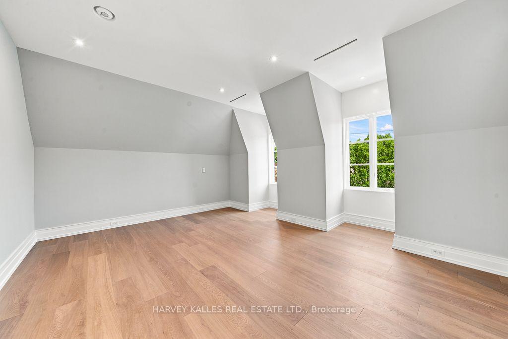 204 Forest Hill Road, Toronto