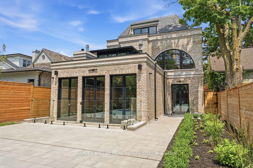 204 Forest Hill Road, Toronto