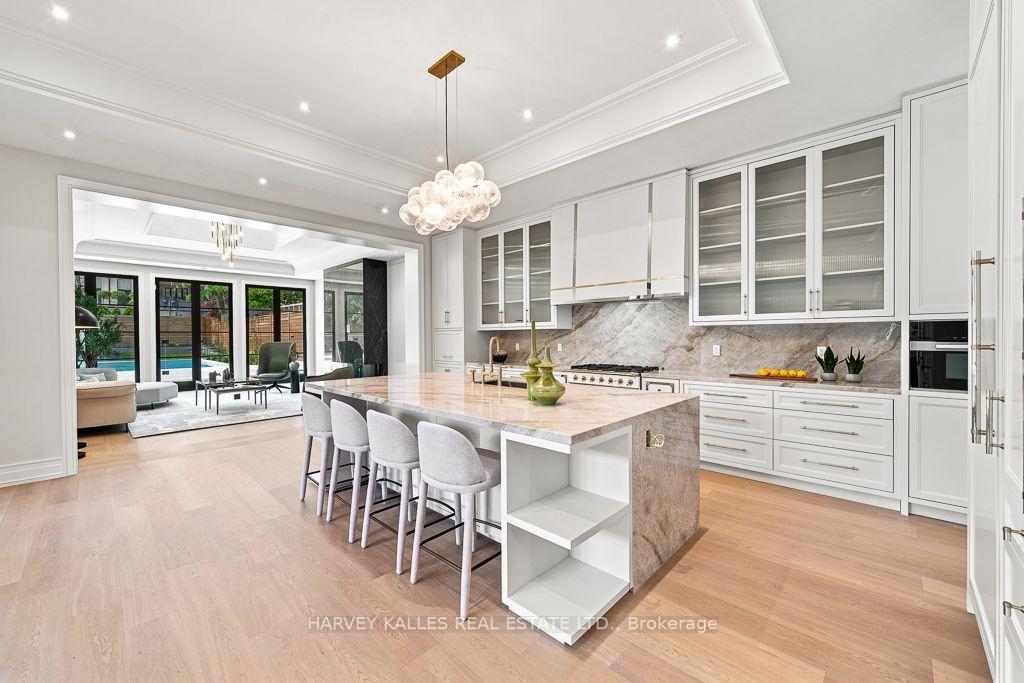 204 Forest Hill Road, Toronto