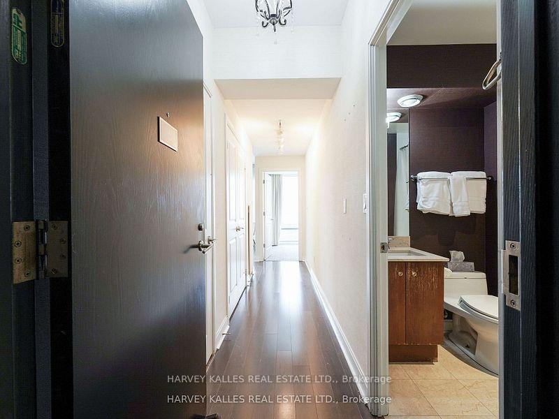 18 Yorkville Avenue 1305, Toronto Unit: 1305
