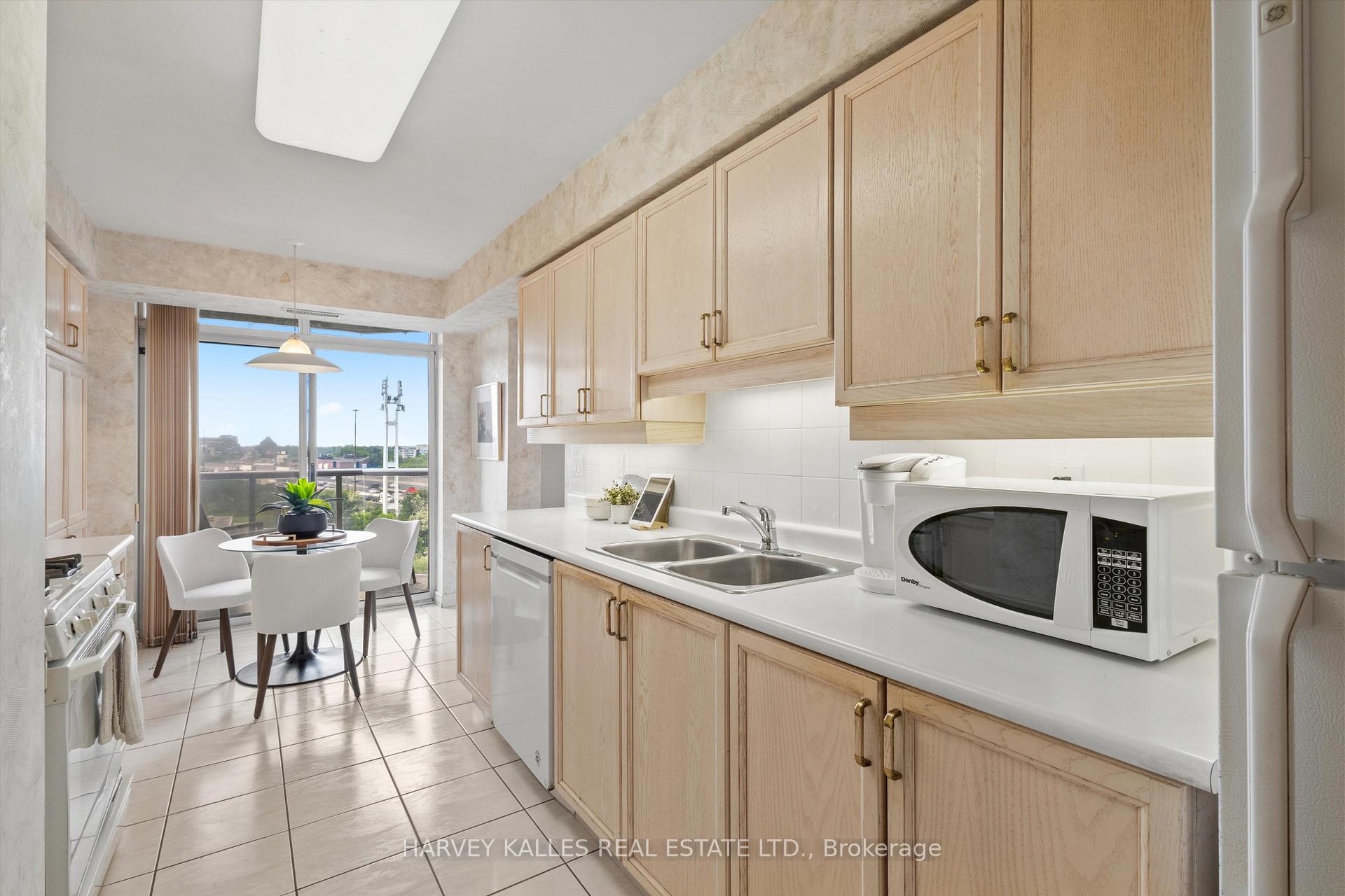 265 Ridley Boulevard 1009, Toronto Unit: 1009