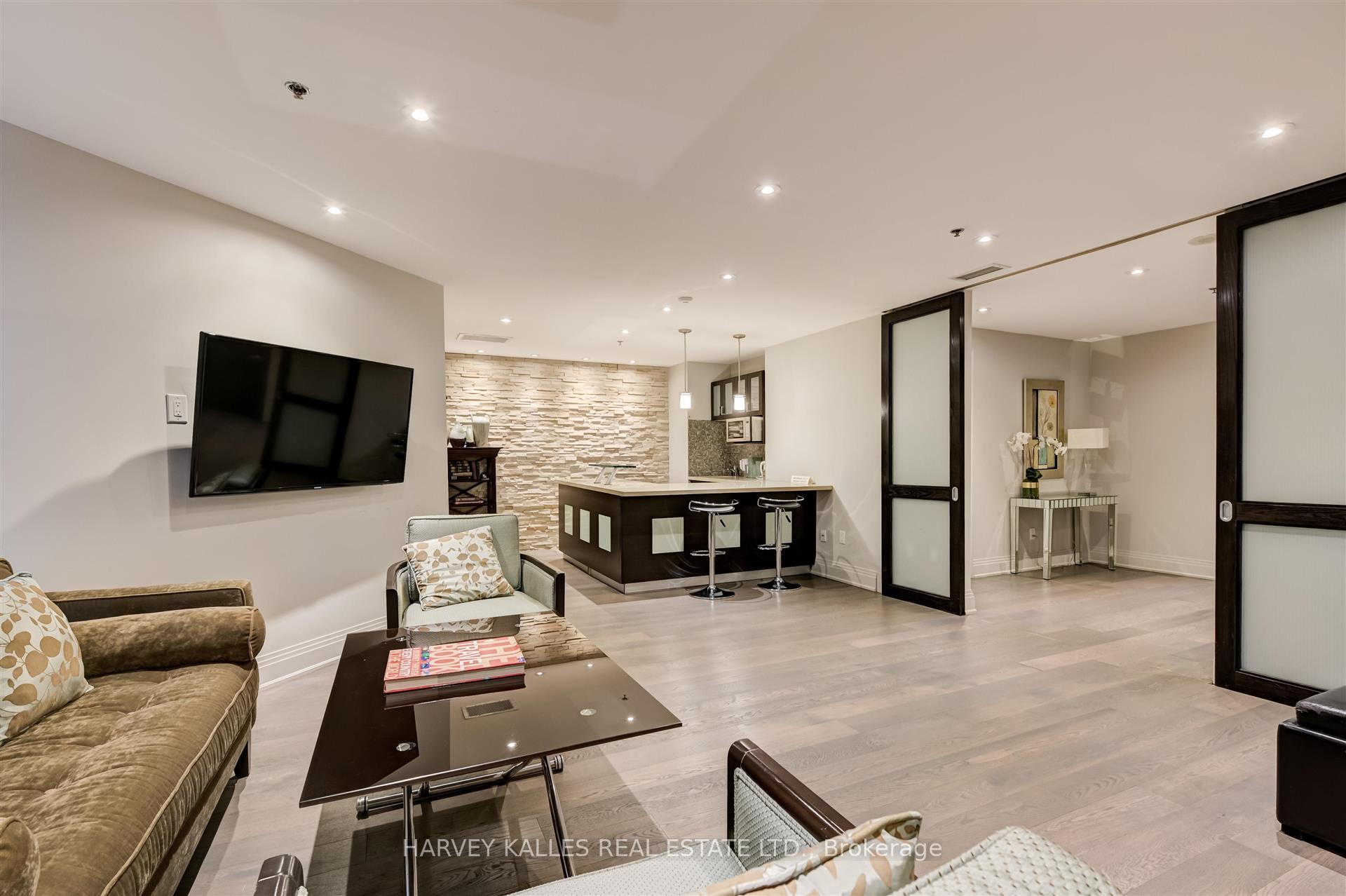 99 Avenue Road 708, Toronto Unit: 708