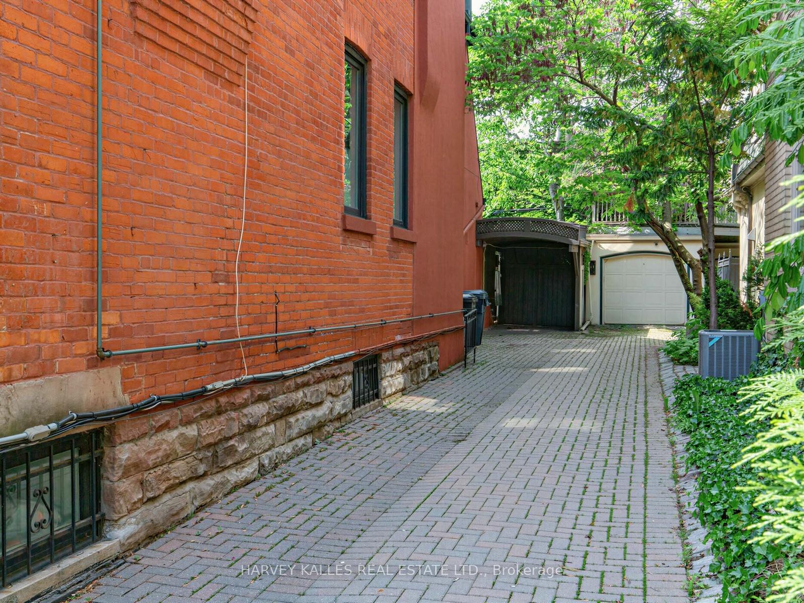 32 Bernard Avenue, Toronto