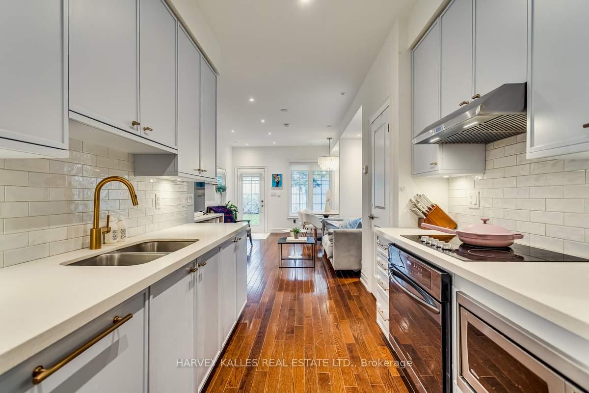 70 Hargrave Lane 7, Toronto Unit: 7