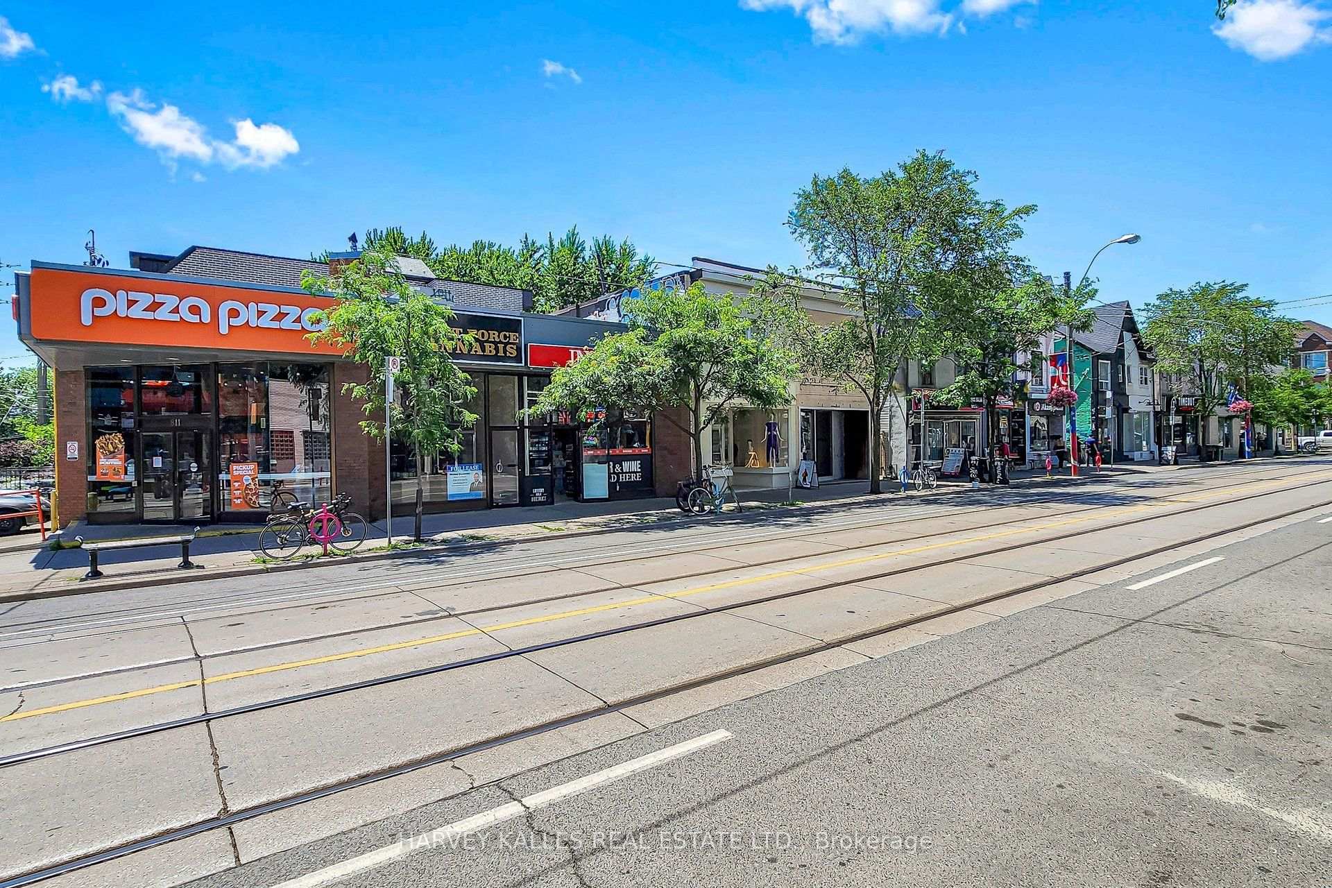819 Dundas Street W, Toronto
