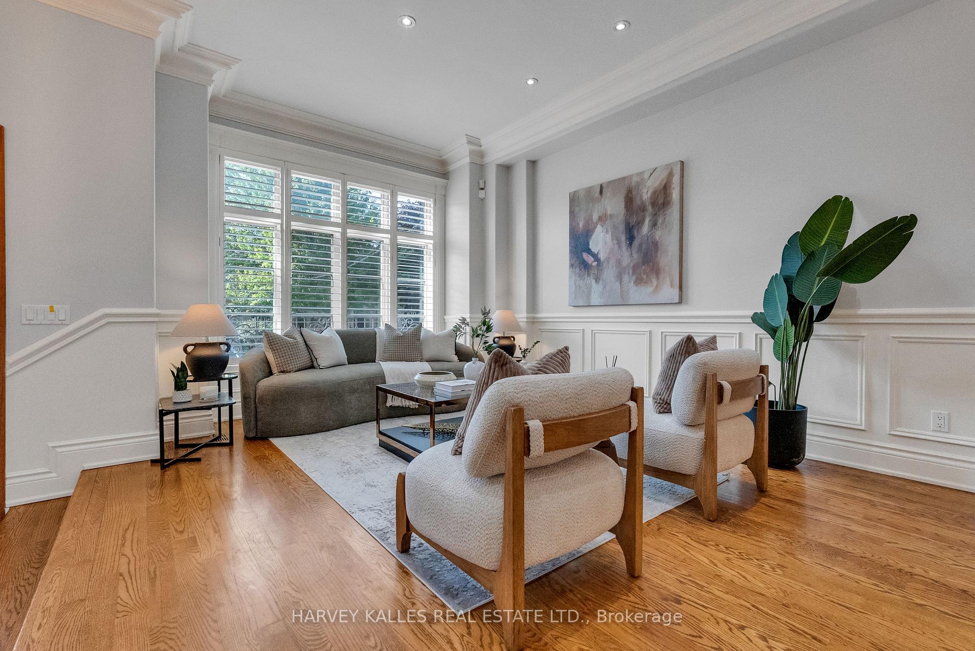 168 Roe Avenue, Toronto