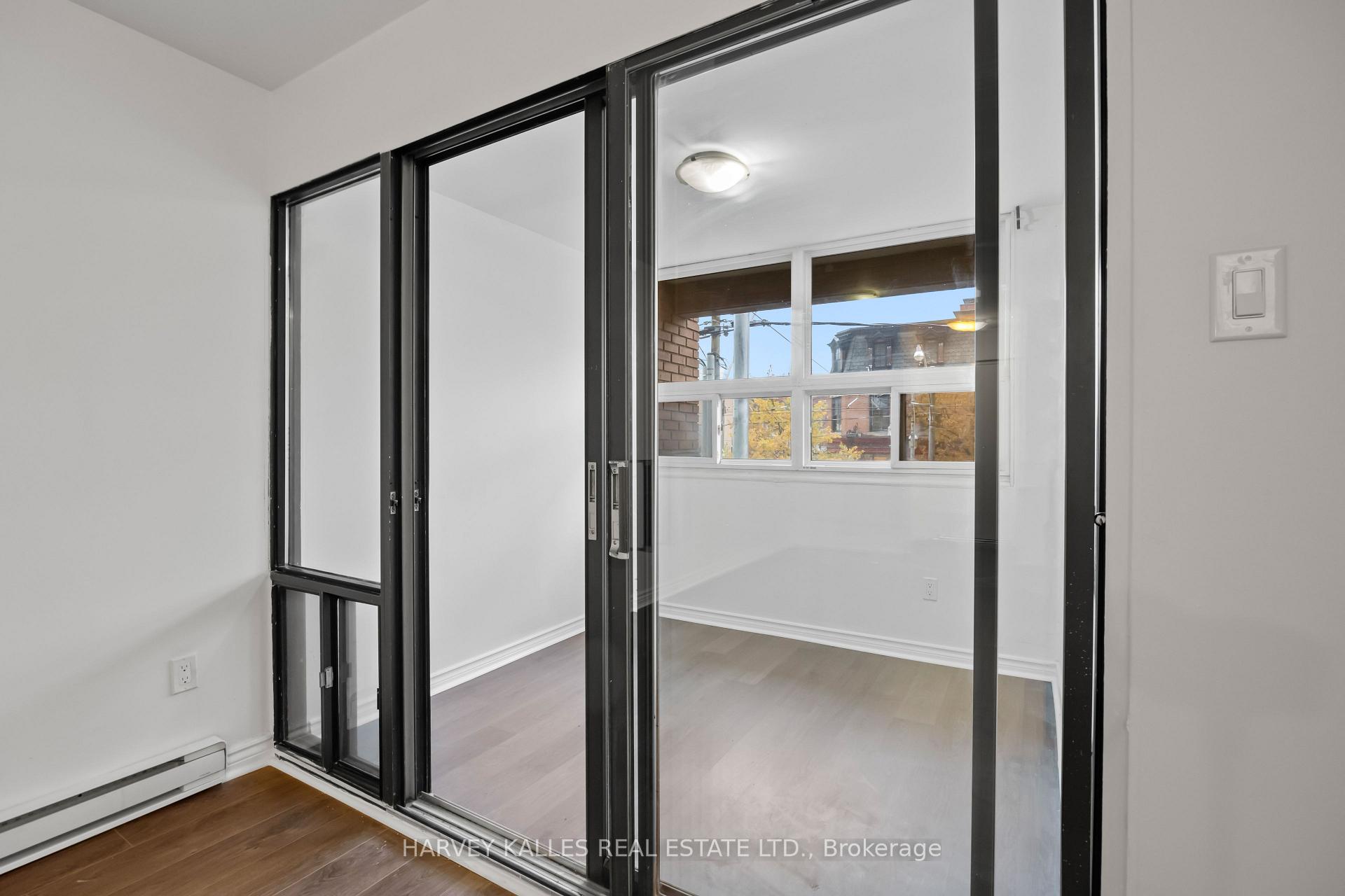 353 Queen Street 10, Toronto Unit: 10