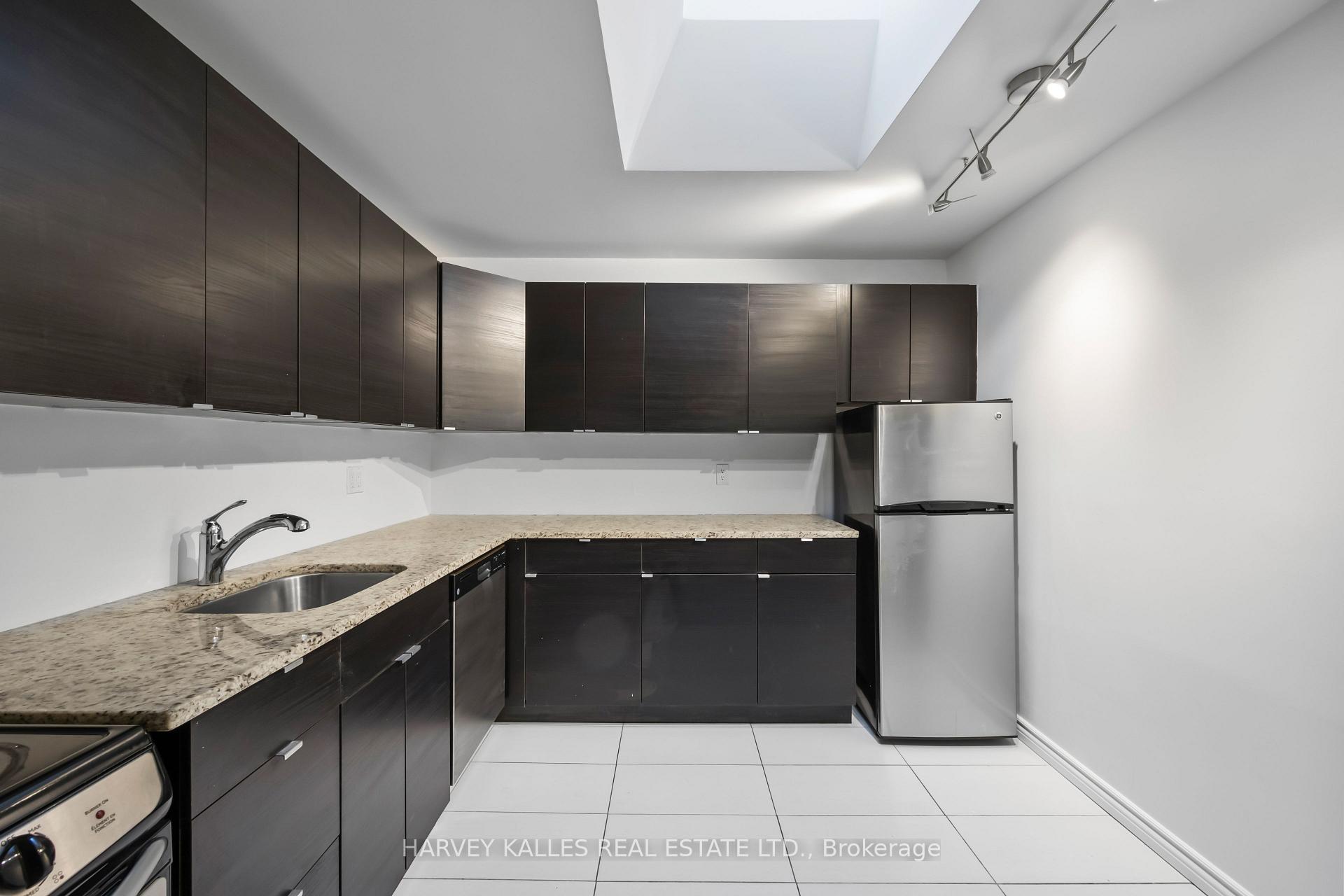 353 Queen Street 10, Toronto Unit: 10