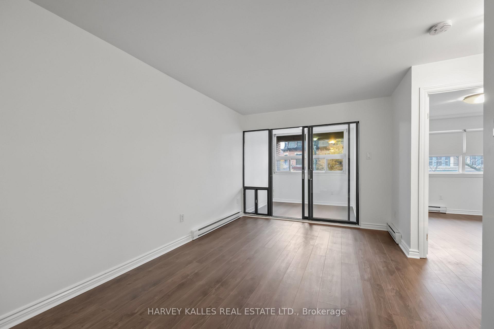 353 Queen Street 10, Toronto Unit: 10