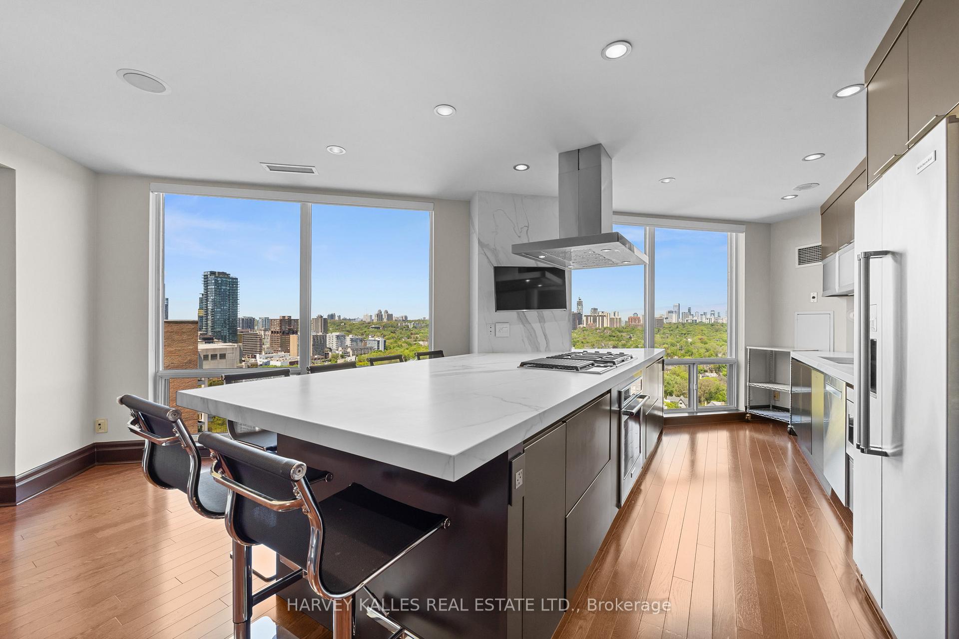 300 Bloor Street E 2701, Toronto Unit: 2701