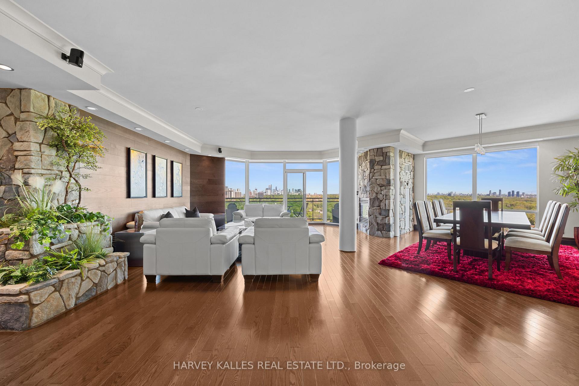 300 Bloor Street E 2701, Toronto Unit: 2701