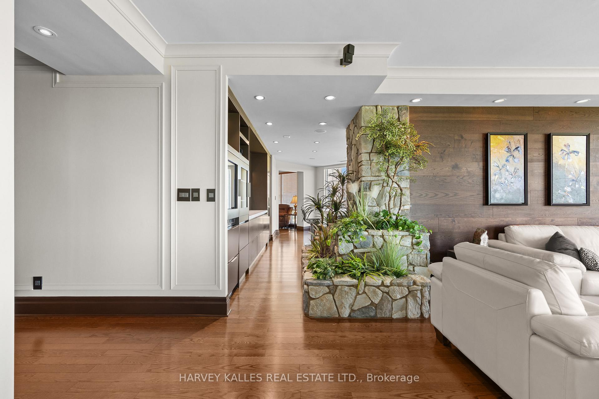 300 Bloor Street E 2701, Toronto Unit: 2701