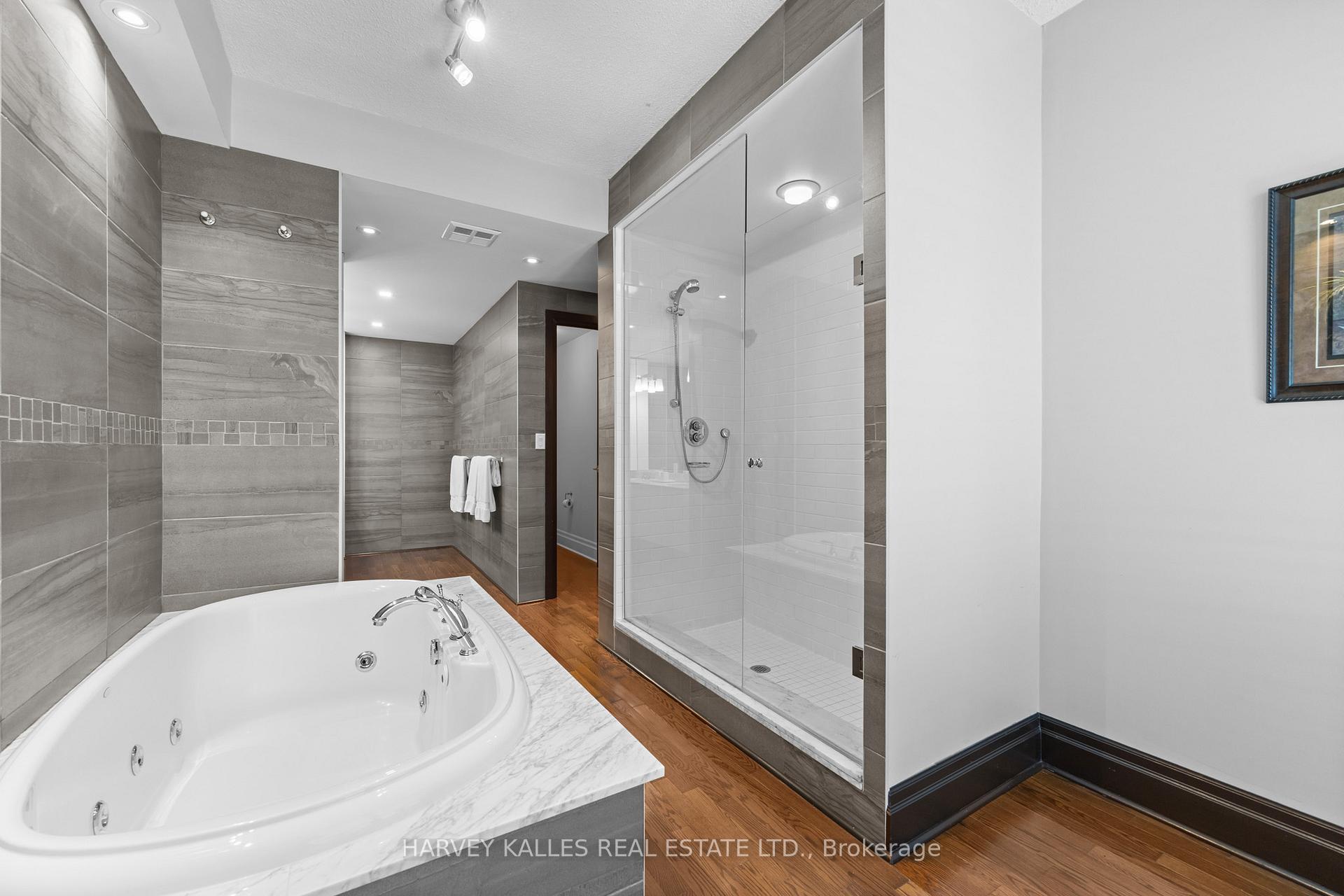 300 Bloor Street E 2701, Toronto Unit: 2701