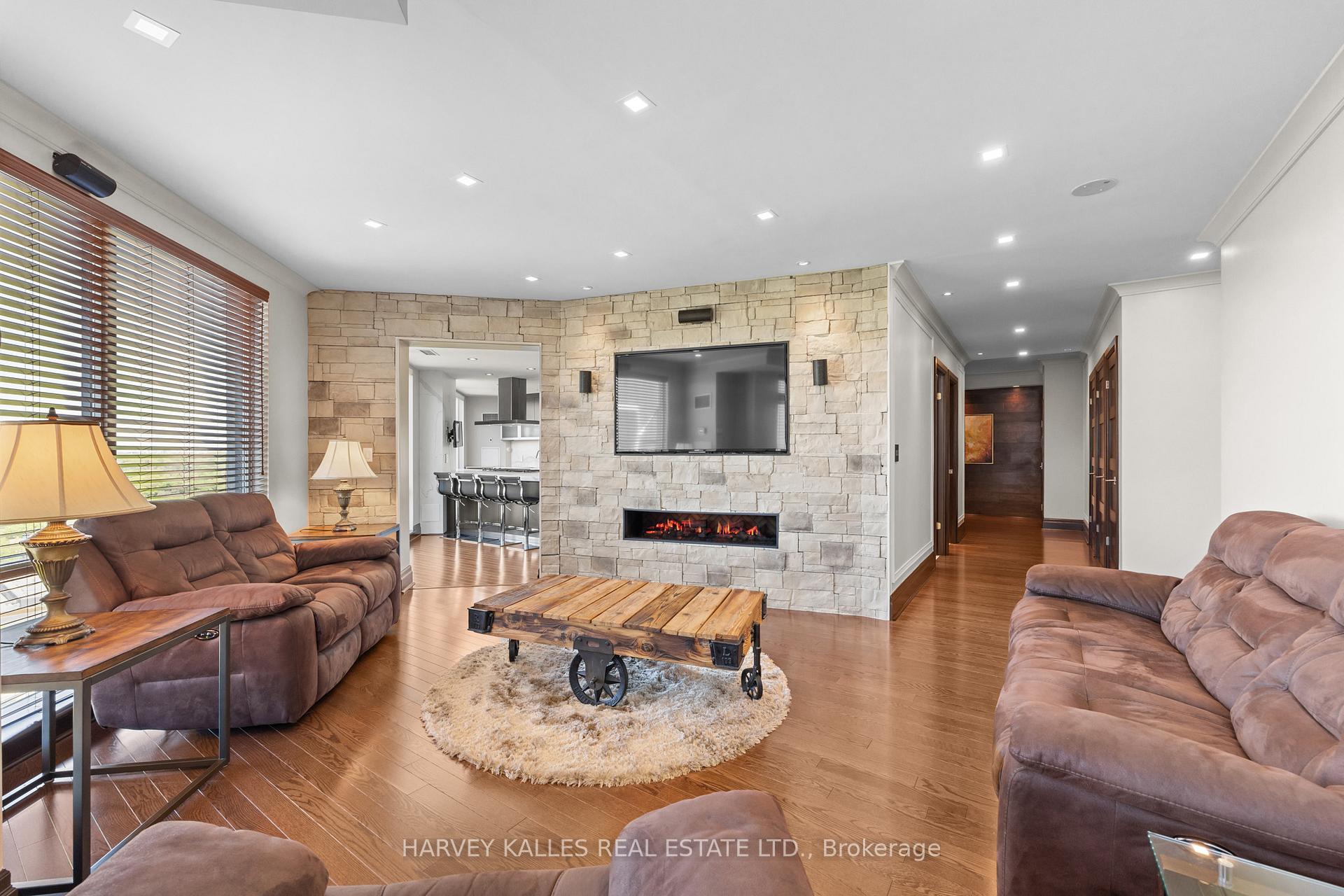 300 Bloor Street E 2701, Toronto Unit: 2701