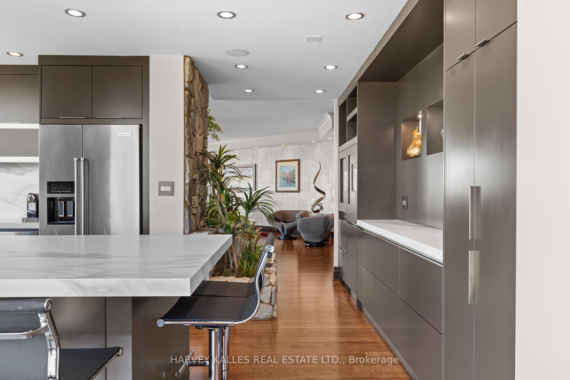 300 Bloor Street E 2701, Toronto Unit: 2701