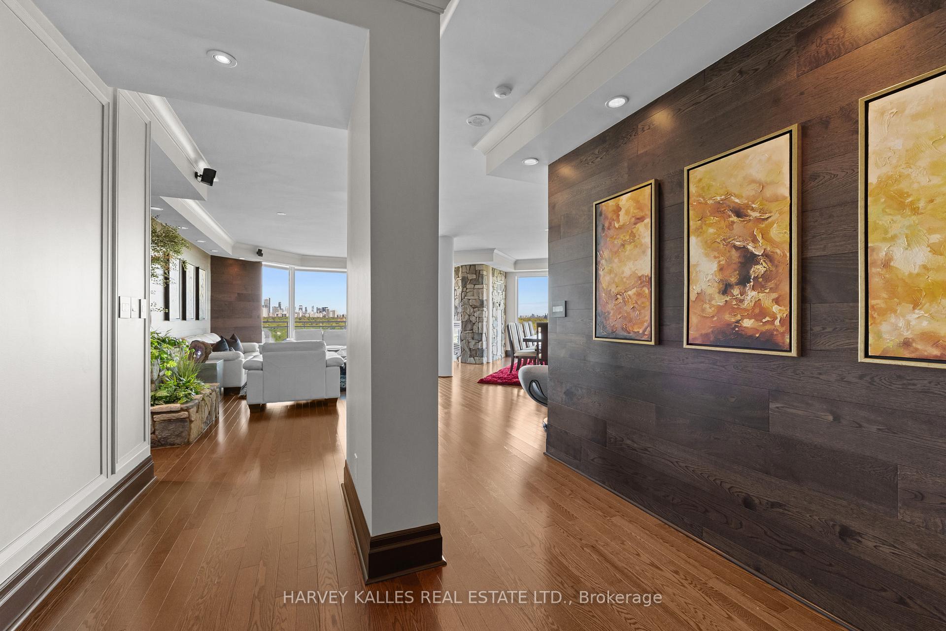 300 Bloor Street E 2701, Toronto Unit: 2701