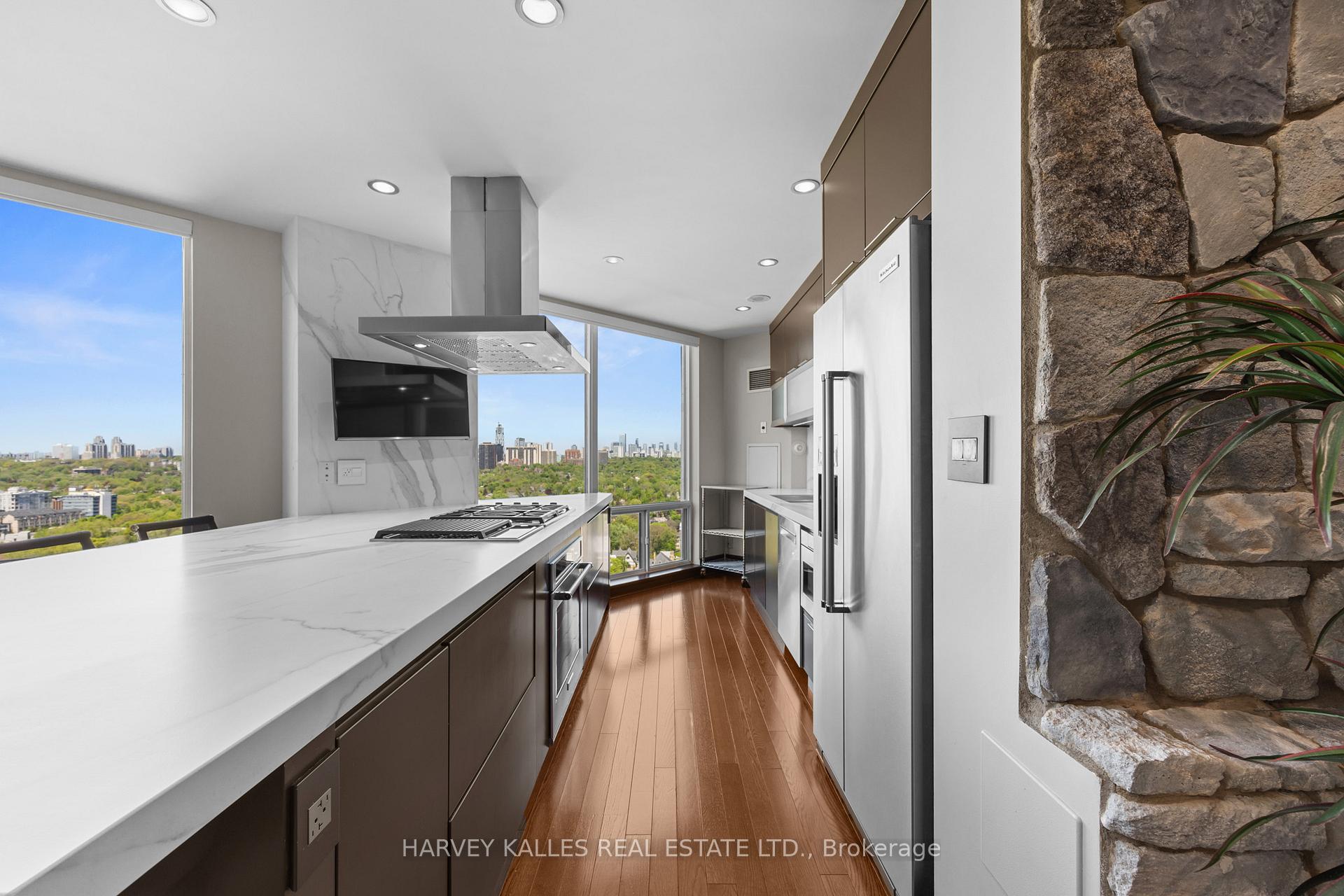 300 Bloor Street E 2701, Toronto Unit: 2701