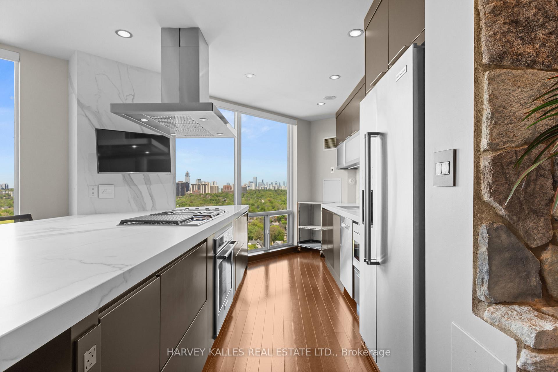 300 Bloor Street E 2701, Toronto Unit: 2701