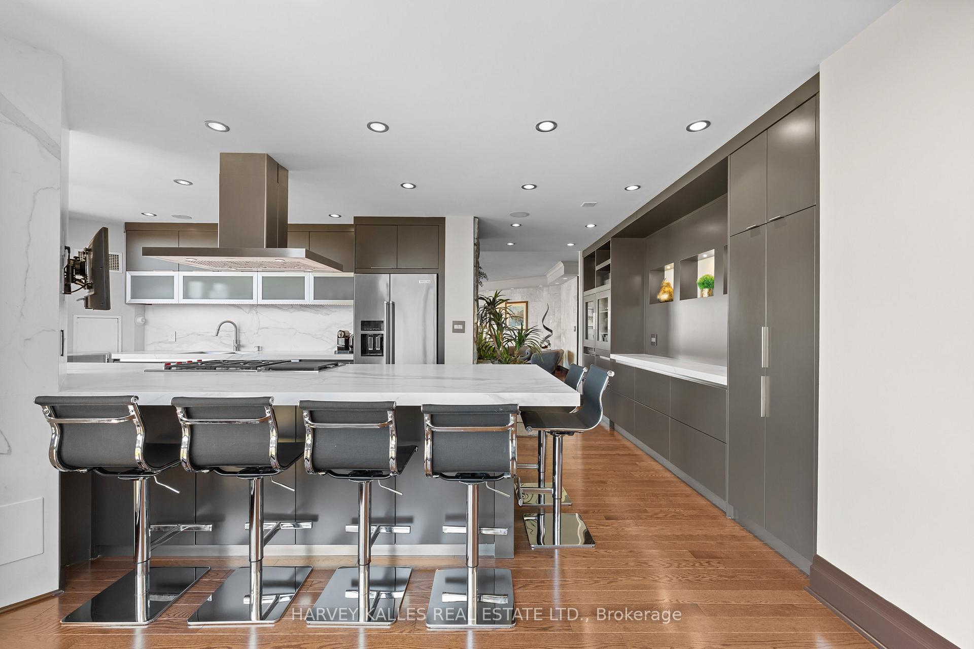 300 Bloor Street E 2701, Toronto Unit: 2701