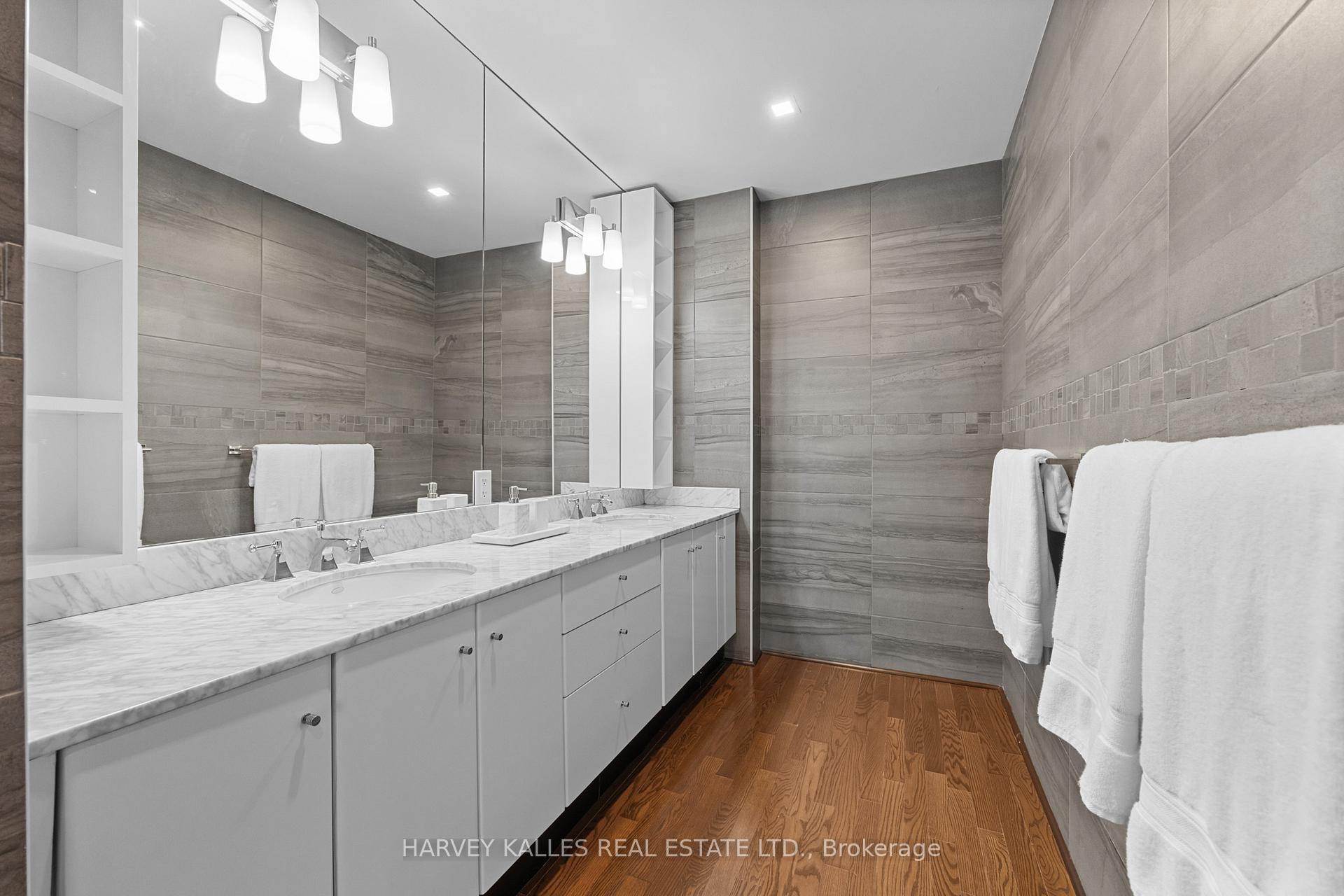 300 Bloor Street E 2701, Toronto Unit: 2701