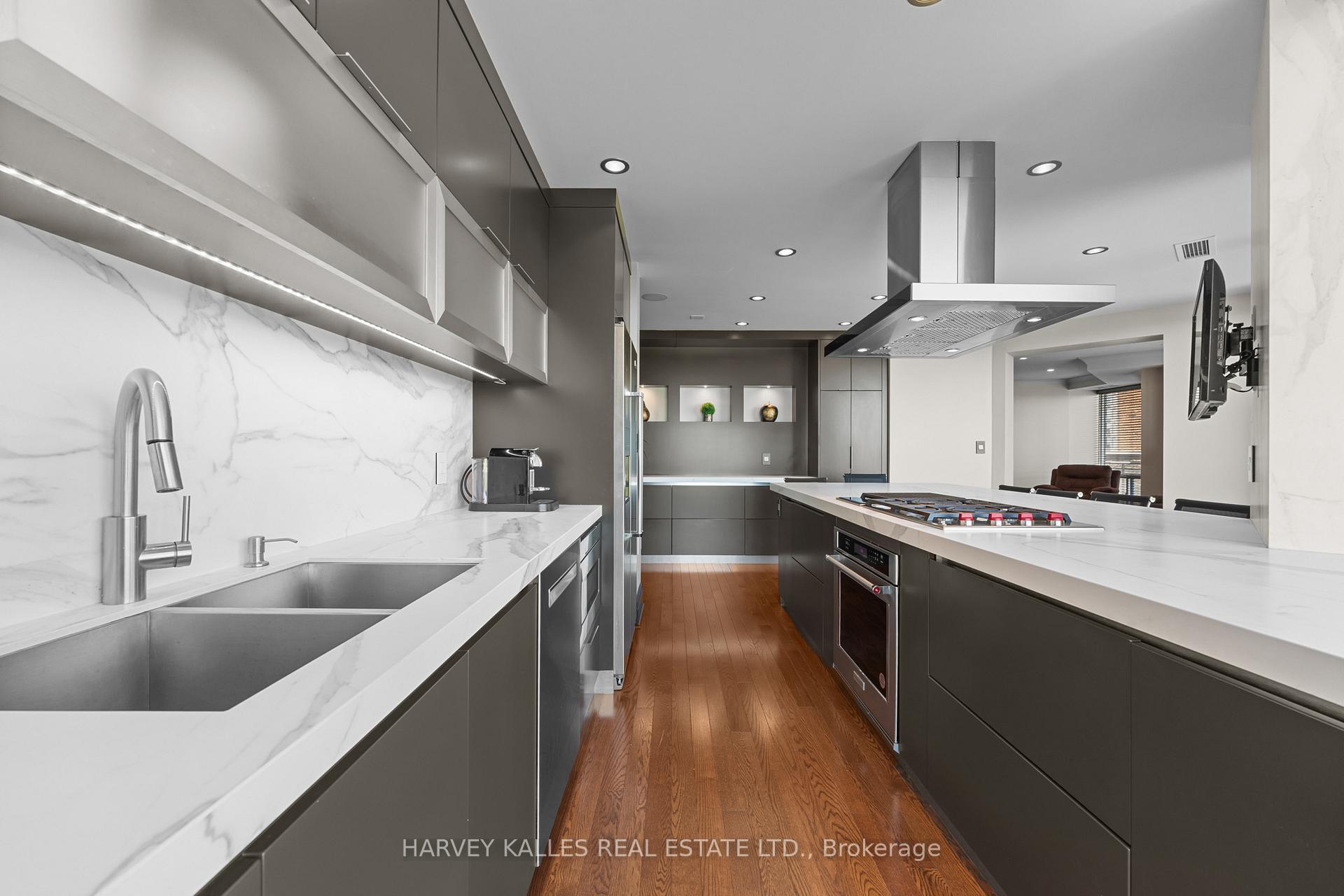 300 Bloor Street E 2701, Toronto Unit: 2701