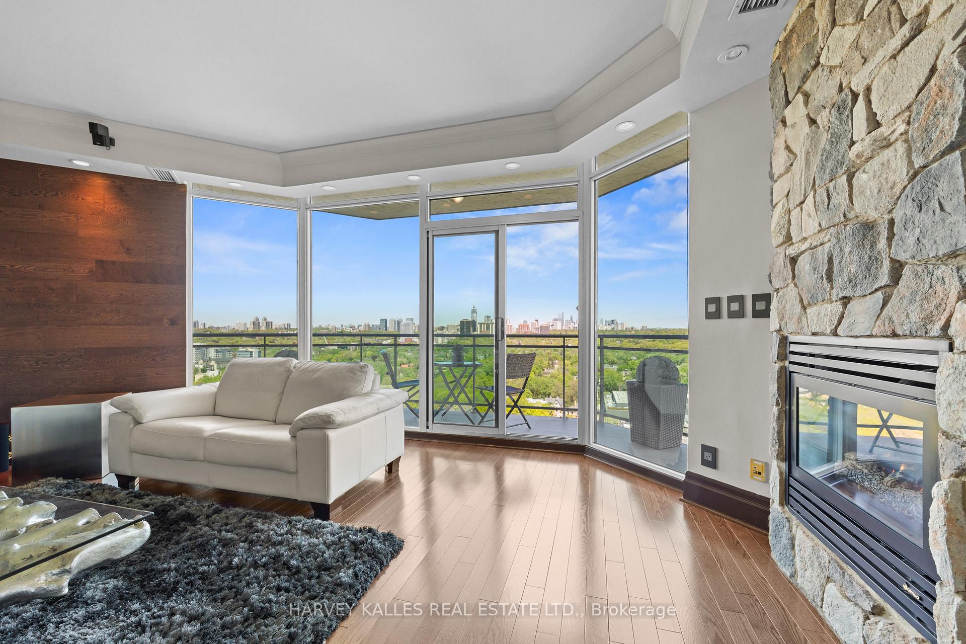 300 Bloor Street E 2701, Toronto Unit: 2701