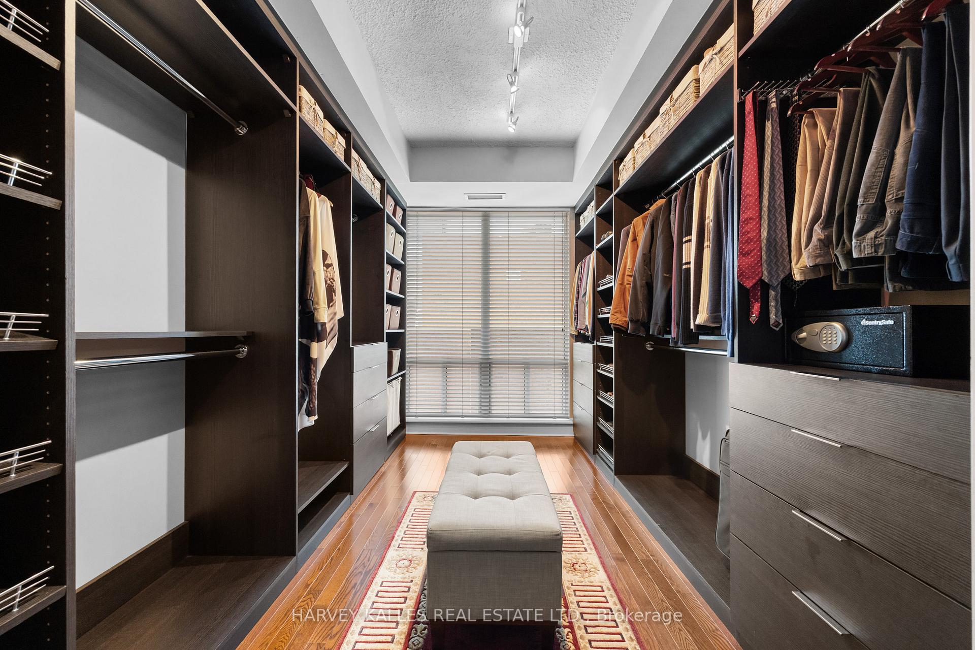 300 Bloor Street E 2701, Toronto Unit: 2701