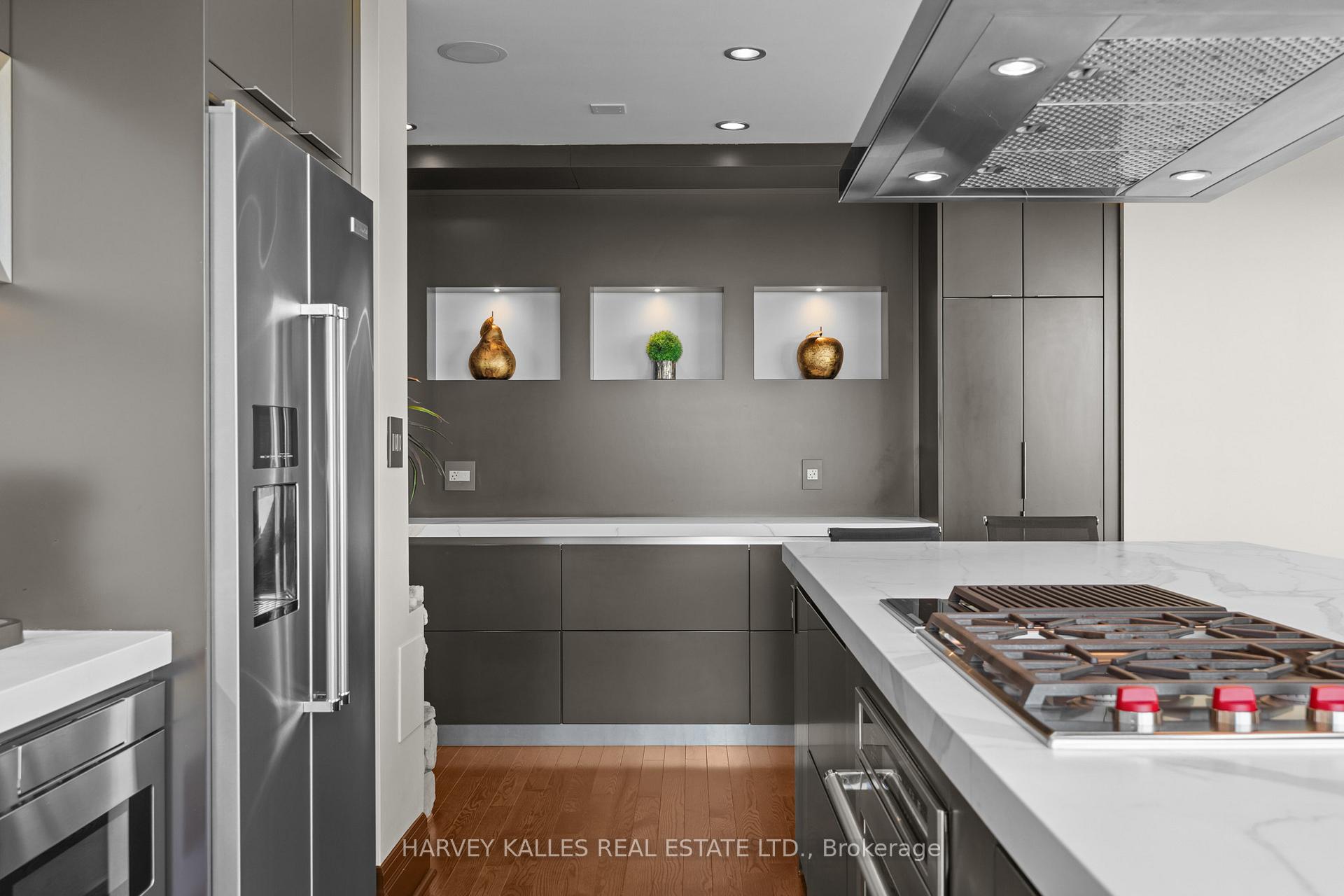 300 Bloor Street E 2701, Toronto Unit: 2701
