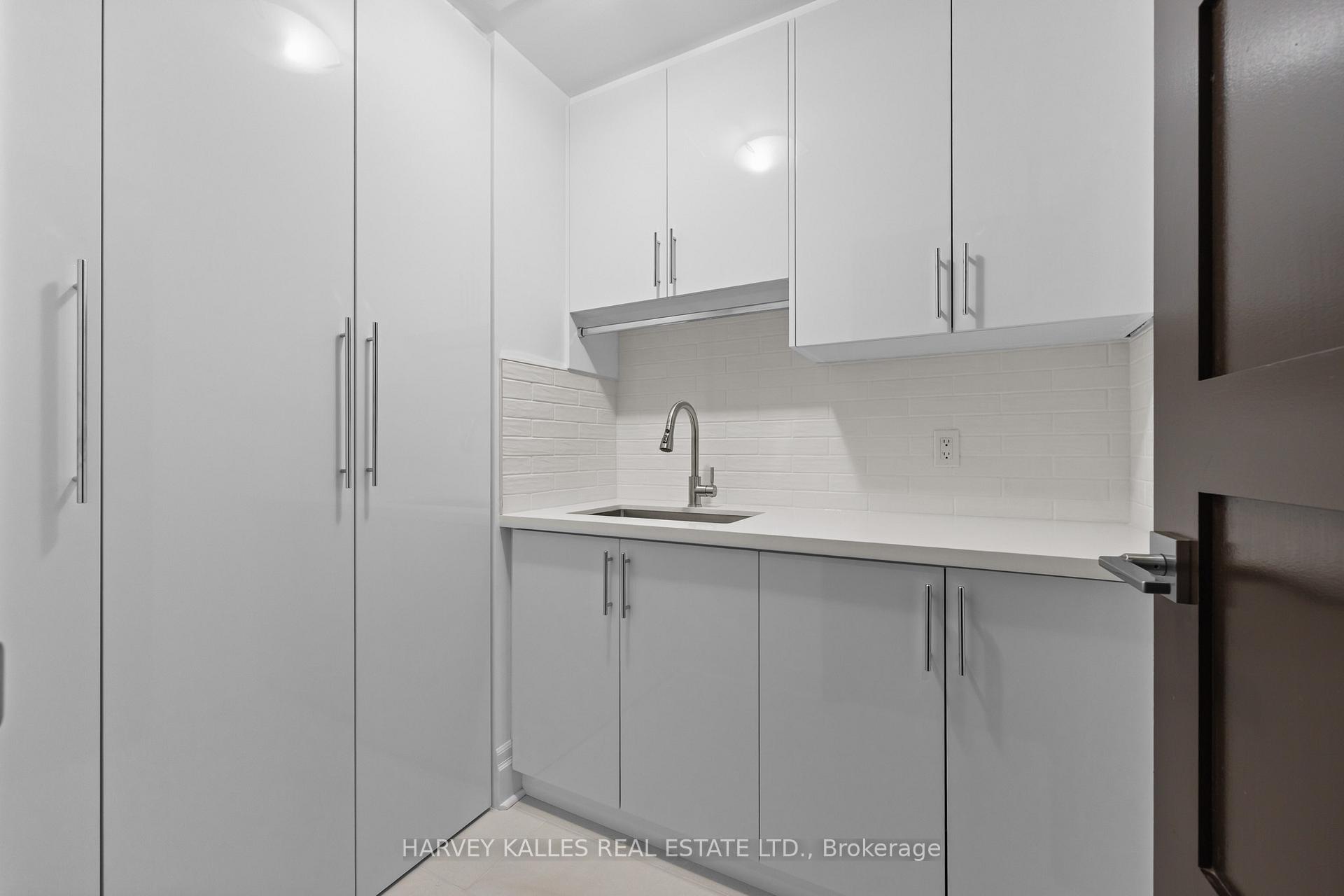 300 Bloor Street E 2701, Toronto Unit: 2701