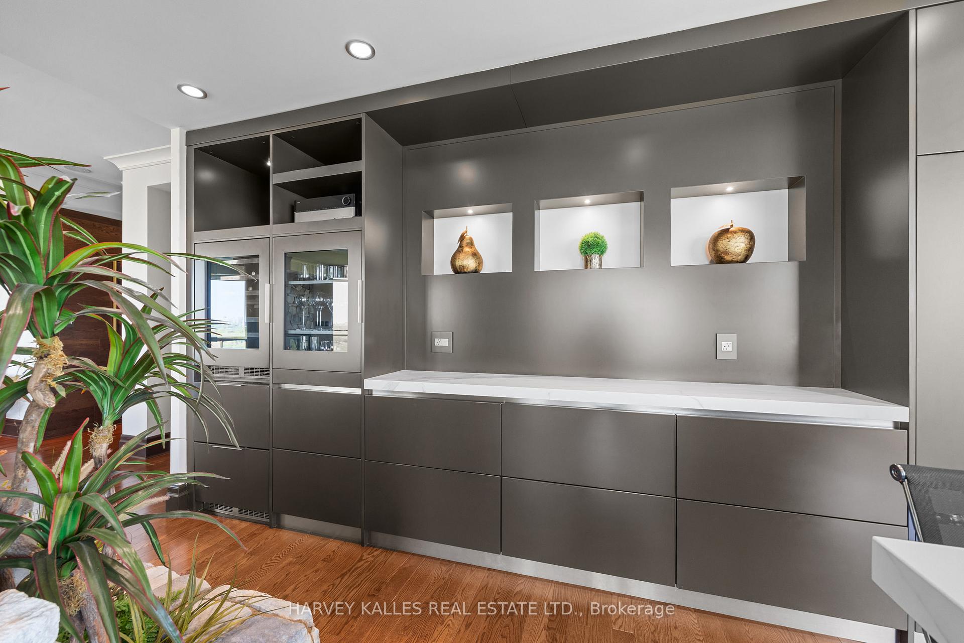 300 Bloor Street E 2701, Toronto Unit: 2701