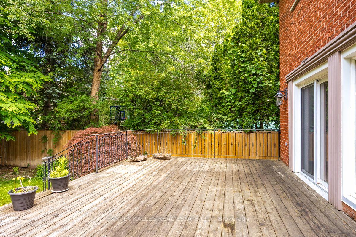 562 Bedford Park Avenue, Toronto