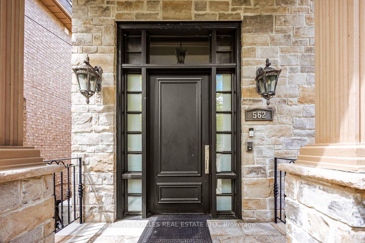 562 Bedford Park Avenue, Toronto