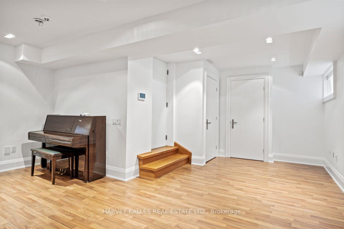 562 Bedford Park Avenue, Toronto