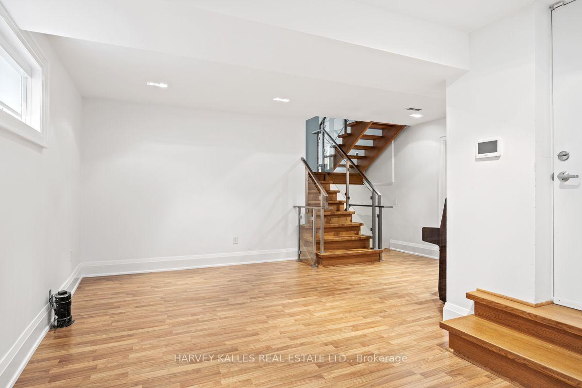 562 Bedford Park Avenue, Toronto