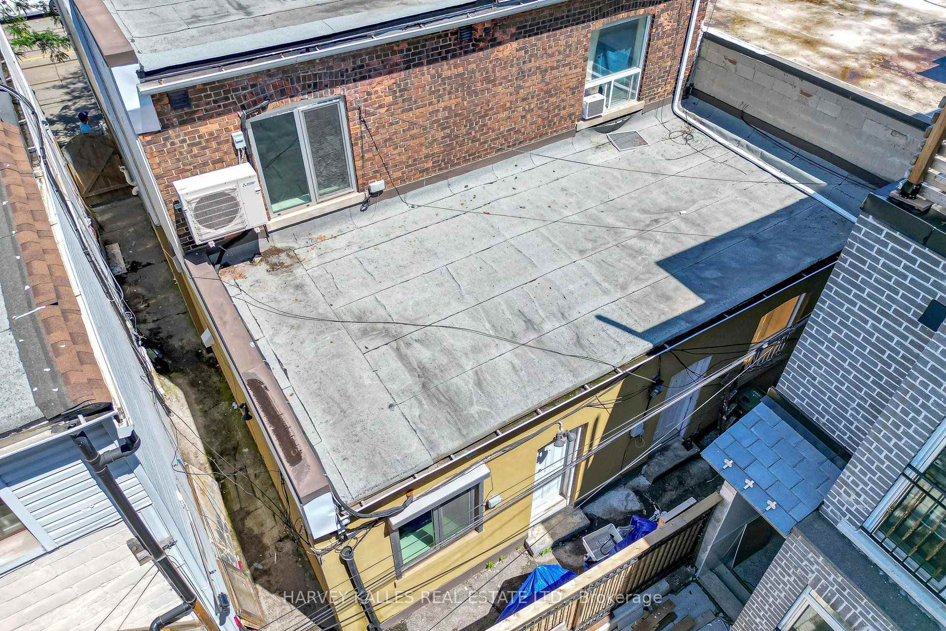 819 Dundas Street W, Toronto